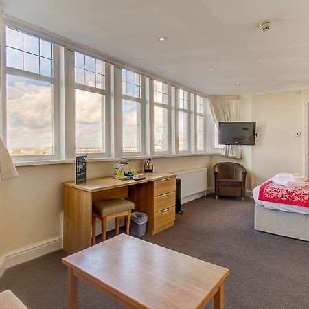 New Boston Guest Accommodation Fleetwood Exterior photo
